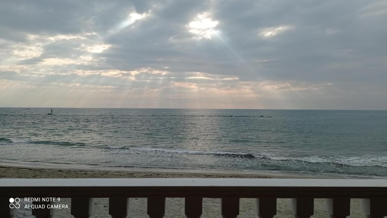 Themis Beach Paralía 外观 照片